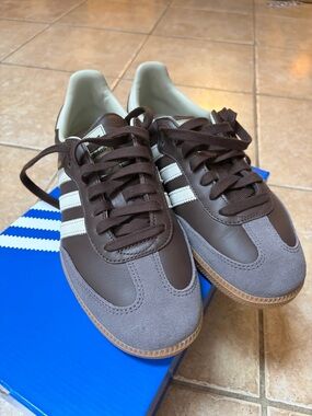 adidas Men’s Brown & Gray Classic Sneakers